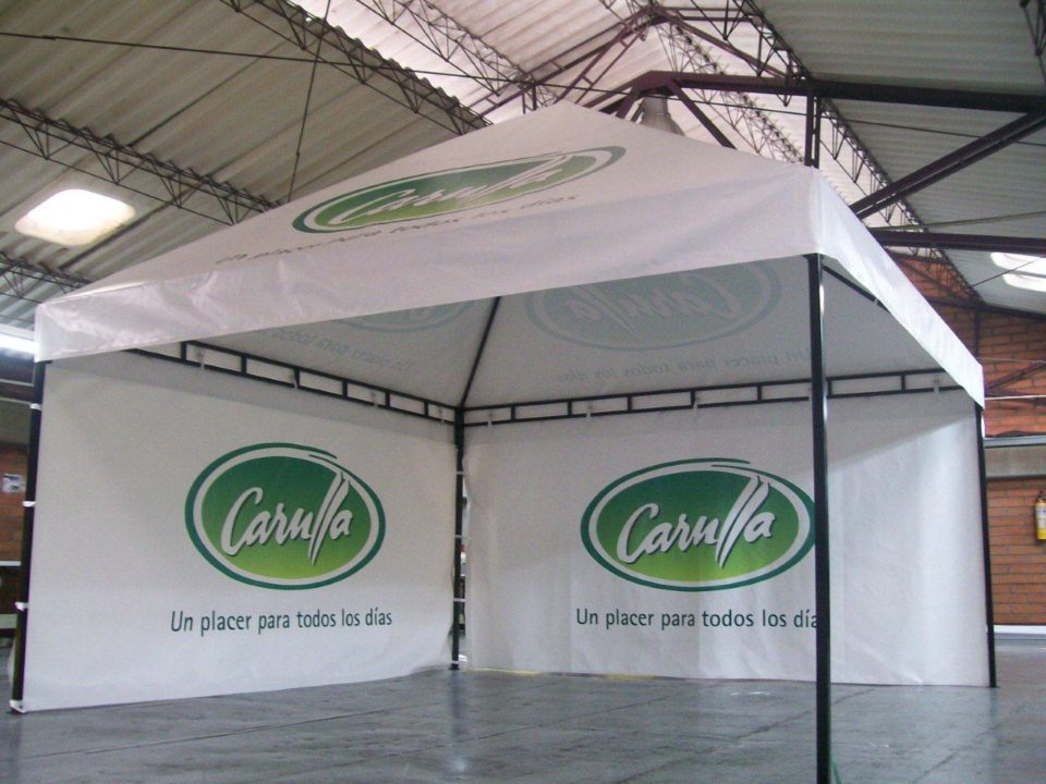Carpa tipo Kiosco 4x4 con cortinas laterales