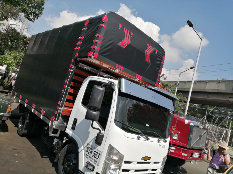 Carpa camión - Lona Brillante y cachucha