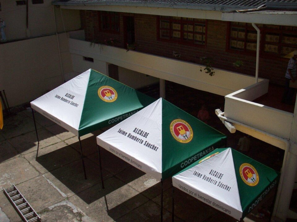Carpa tipo kiosco 4x4 con publicidad